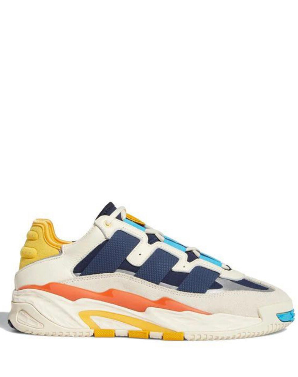 H06508 Adidas – The Courtside